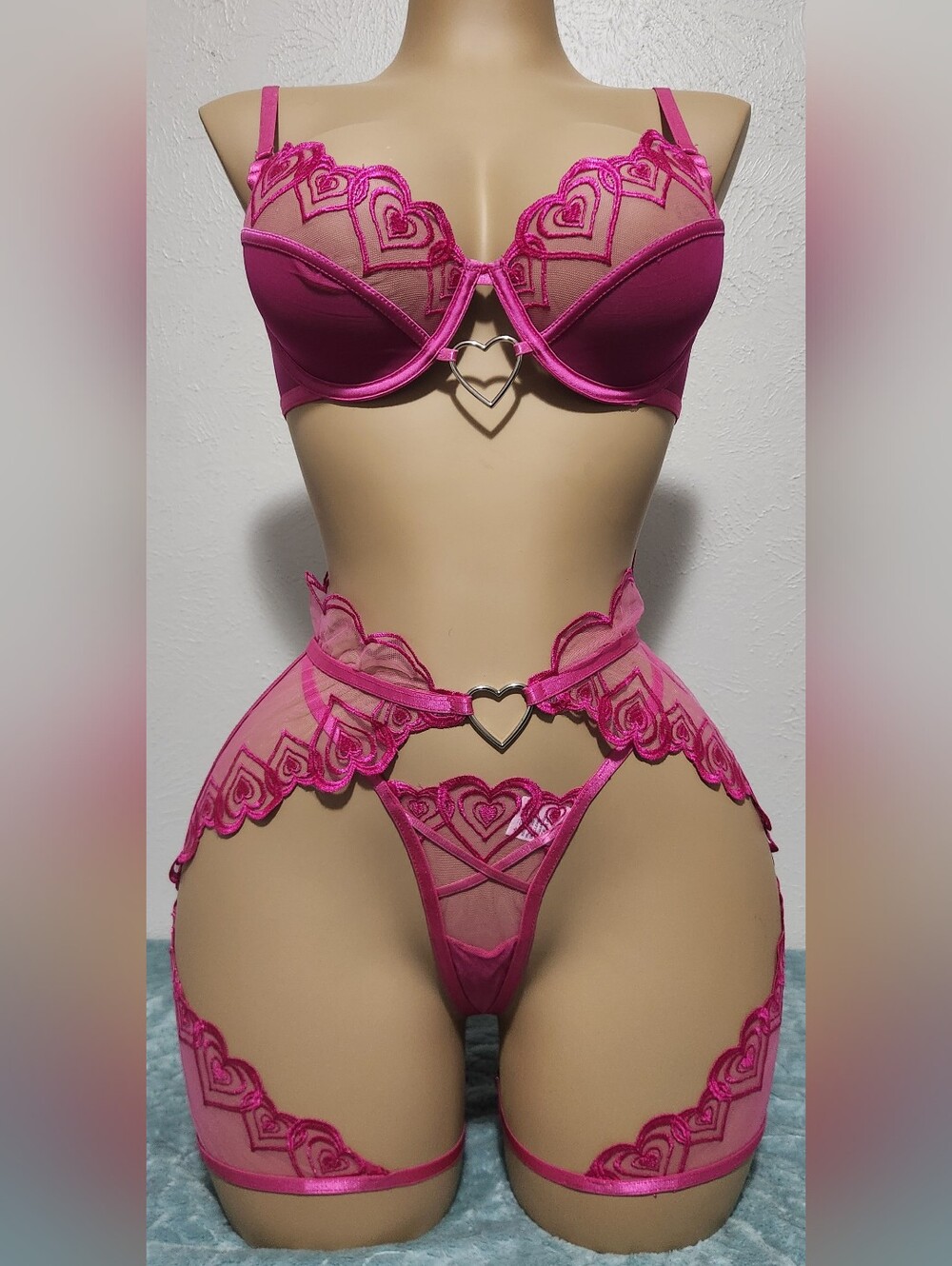 Heart-Accent Pink Lace Bra & Garter Set